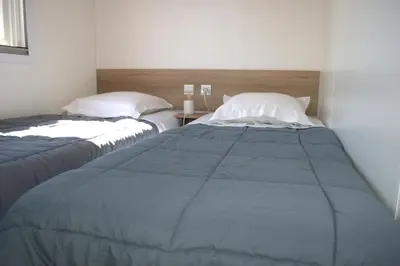Un ou plusieurs lits dans un hébergement de l'établissement Mobil home luxe 8 personnes avec wifi