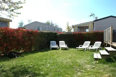 Jardin de l'établissement Mobil home luxe 8 personnes avec wifi