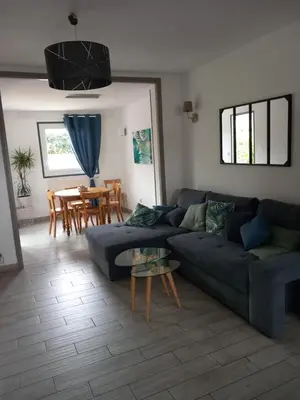 Coin salon dans l'établissement Maison à louer week-end des 24h