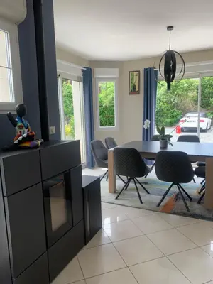 Coin salon dans l'établissement Villa avec piscine aux portes du circuit des 24 heures