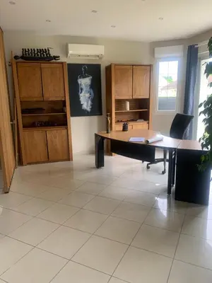 Cuisine ou kitchenette dans l'établissement Villa avec piscine aux portes du circuit des 24 heures