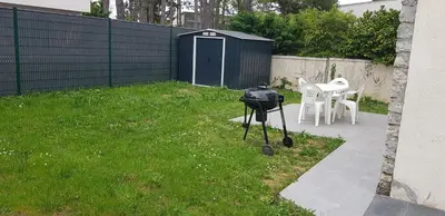 Jardin de l'établissement La Patalisse, maison type 3 et jardin