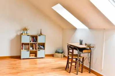 Bibliothèque dans l'appartement