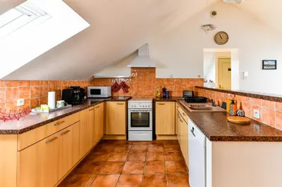 Cuisine ou kitchenette dans l'établissement Appartement spacieux et lumineux - Centre - Bord Loire - Climatisation - Wifi - Tout Confort