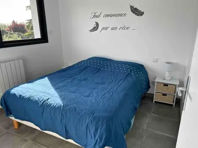 Un ou plusieurs lits dans un hébergement de l'établissement Appartement Le Mans proche du circuit des 24h
