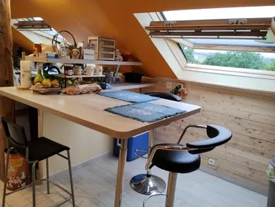 Cuisine ou kitchenette dans l'établissement La belle étape bercéenne au calme de sa campagne près circuit Mans Sud, relais motard
