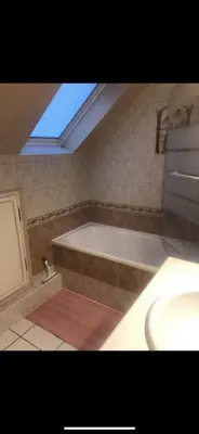 Salle de bains dans l'établissement Maison entière