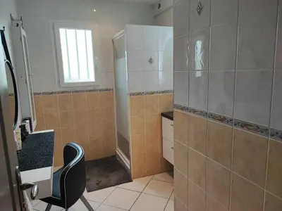Salle de bains dans l'établissement Chambre à louer proche circuit