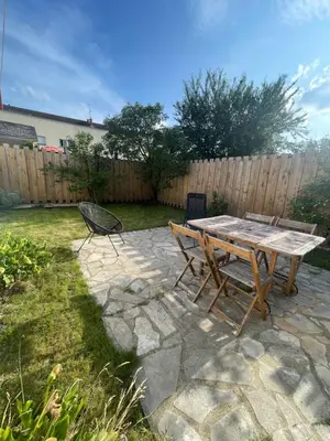 Jardin de l'établissement Maison & ses 2 chats