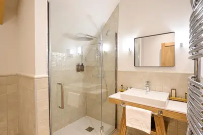 Salle de bains dans l'établissement Domaine de la Commanderie de Ballan