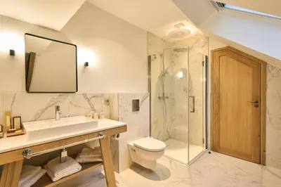 Salle de bains dans l'établissement Domaine de la Commanderie de Ballan