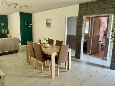 Coin salon dans l'établissement Home 5km circuit 24 hours of Le Mans, motoGP, 6 beds