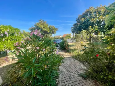 Jardin de l'établissement Home 5km circuit 24 hours of Le Mans, motoGP, 6 beds