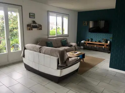 Télévision ou salle de divertissement dans l'établissement Home 5km circuit 24 hours of Le Mans, motoGP, 6 beds