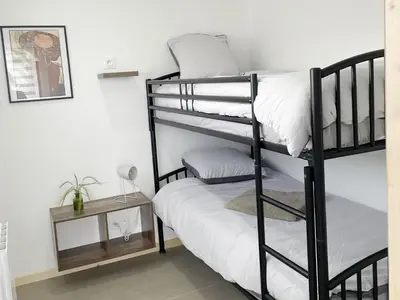 Un ou plusieurs lits dans un hébergement de l'établissement Logement entier à la campagne proche du circuit et du zoo de la Flèche