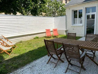 Jardin de l'établissement Villa Maignan 15 couchages 24h Le Mans