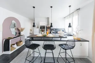 Cuisine ou kitchenette dans l'établissement Relax et Cocooning - Maison de ville Tours - Proche gare