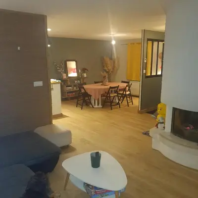 Coin salon dans l'établissement Chambre dans maison proche 24h du mans