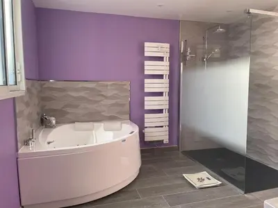 Salle de bains dans l'établissement À 900 M de l'entrée du Circuit des 24 heures