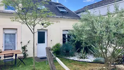 Jardin de l'établissement La Paisible - Maison 6 pers piscine - Le Mans centre