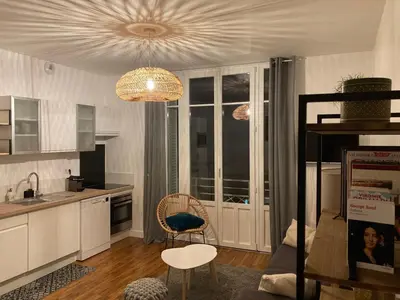 Cuisine ou kitchenette dans l'établissement Hyper centre lumineux avec balcon