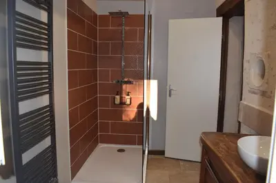 Salle de bains dans l'établissement Lapis Domus
