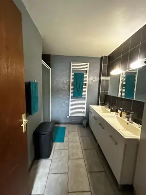 Salle de bains dans l'établissement Marwan