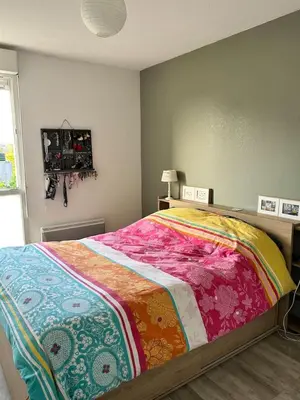Un ou plusieurs lits dans un hébergement de l'établissement Appartement une chambre proche centre ville et transports
