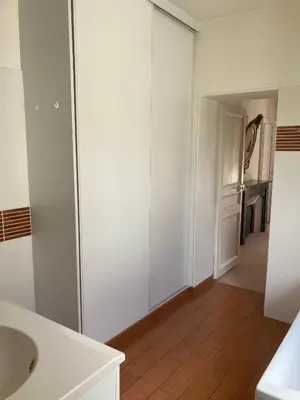 Salle de bains dans l'établissement Léo Delibes