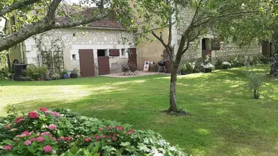 Jardin de l'établissement Gîte Les Rimbaudières à Ligueil