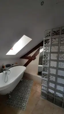 Salle de bains dans l'établissement Gîte Les Rimbaudières à Ligueil