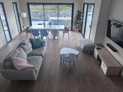 Télévision ou salle de divertissement dans l'établissement Chambre privée à 10 min du circuit