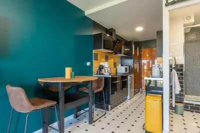 Cuisine ou kitchenette dans l'établissement Le Studio Enchanté - Vue Magique de Montrichard