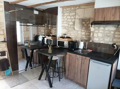Cuisine ou kitchenette dans l'établissement L'instant Civray