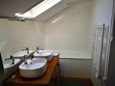 Salle de bains dans l'établissement Le Polygone