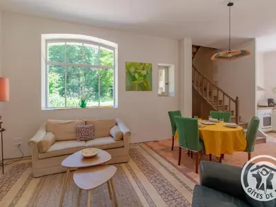 Coin salon dans l'établissement Gîte confortable au cœur du Maine-et-Loire, animaux admis - FR-1-622-58