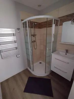 Salle de bains dans l'établissement Maisonnette en hyper centre
