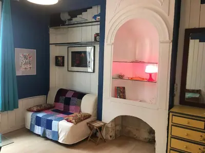Coin salon dans l'établissement Studio (T1) quartier Cathédrale
