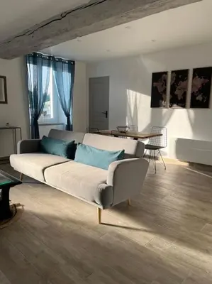 Coin salon dans l'établissement Appartement Centre de Guécélard
