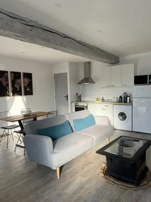 Cuisine ou kitchenette dans l'établissement Appartement Centre de Guécélard