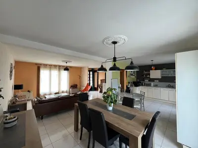 Cuisine ou kitchenette dans l'établissement Villa - 14 beds - Snooker - Jacuzzi - loft cinema - 800m Bugatti - 24h du Mans