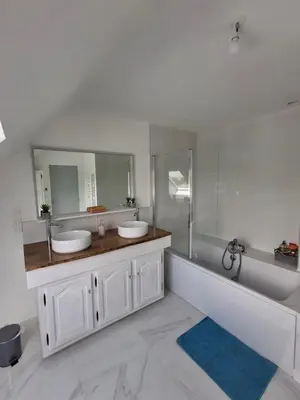Salle de bains dans l'établissement Leroi