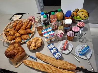 Nourriture dans le séjour chez l'habitant ou à proximité