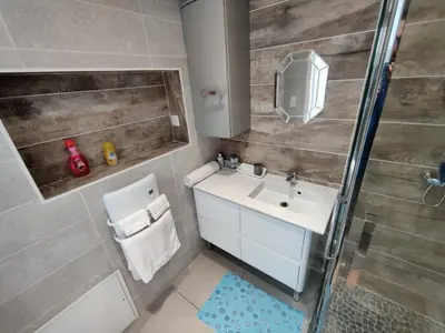 Salle de bains dans l'établissement Charmante maison à Blois - Terrasse privée - 8 pers