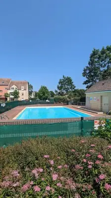 Piscine de l'établissement Appartement T3 - Relax aux portes des 24h du Mans ou située à proximité