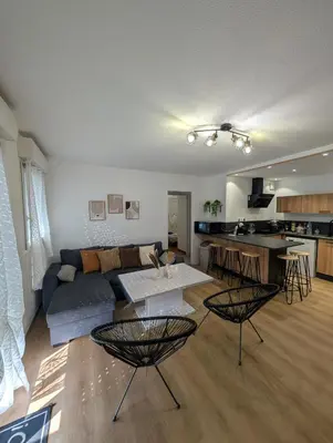 Cuisine ou kitchenette dans l'établissement Appartement T3 - Relax aux portes des 24h du Mans