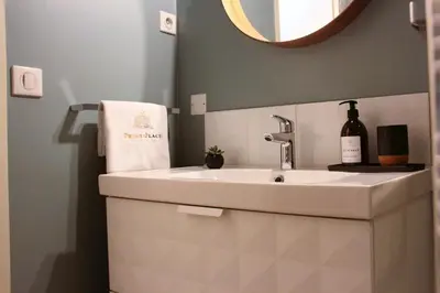 Salle de bains dans l'établissement La Petite Plume - PrestiPlace Collection