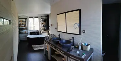 Plan de l'établissement Oasis de Détente avec Piscine et Jacuzzi 300m2