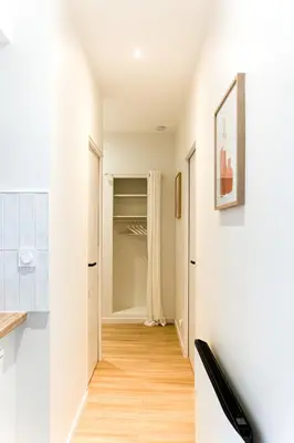 Télévision ou salle de divertissement dans l'établissement Le provençal - Beau T2 centre ville - Gare - Tram