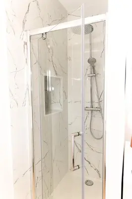 Salle de bains dans l'établissement Le provençal - Beau T2 centre ville - Gare - Tram